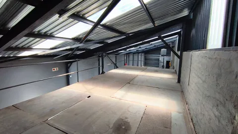 industrial-warehouse-To-Let -in-Benrose (9)